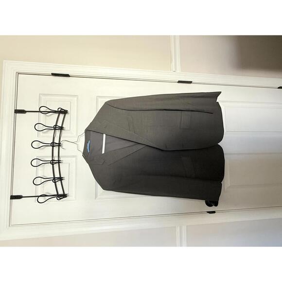 Joesph Abboud Stylish Men's Gray Suit Jacket and Pants Set - Picture 1 of 2